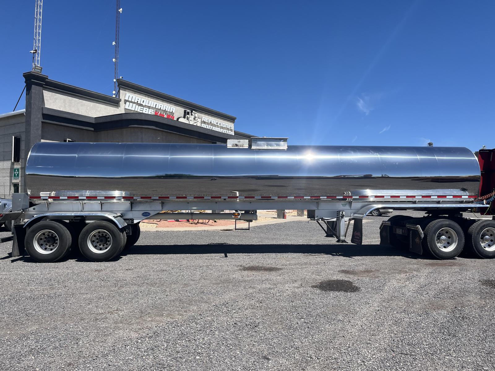 ./imagenes/INVOICE/2019/18047/PIPA DE 6,800 GALONES (4).JPG